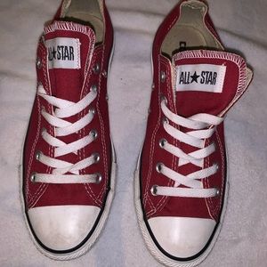 Burgundy sneakers by Converse